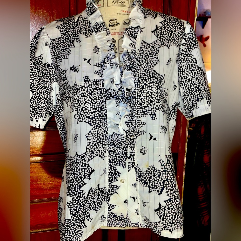 Jonquil Brand Black and White Top.  Size 14